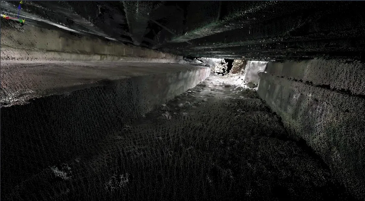 Nube de puntos LiDAR bajo un puente vehicular
