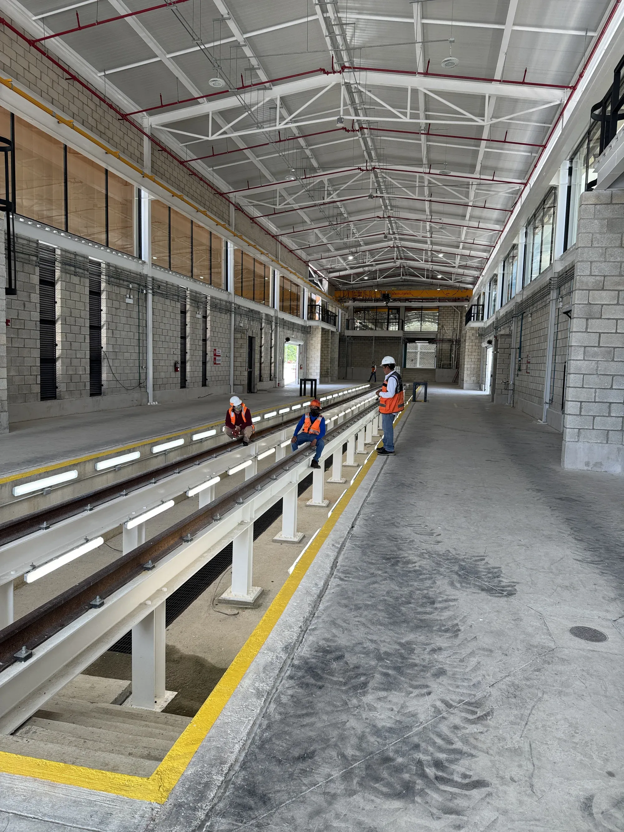 Andén de estación del Tren Maya